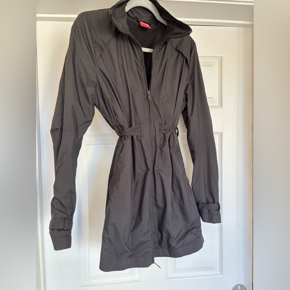EUC puma Black fit & Flare Silhouette Windbreaker in Size Large - Picture 9 of 9